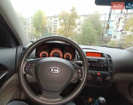 Серый Киа Сид, объемом двигателя 1.59 л и пробегом 334 тыс. км за 5400 $, фото 14 на Automoto.ua