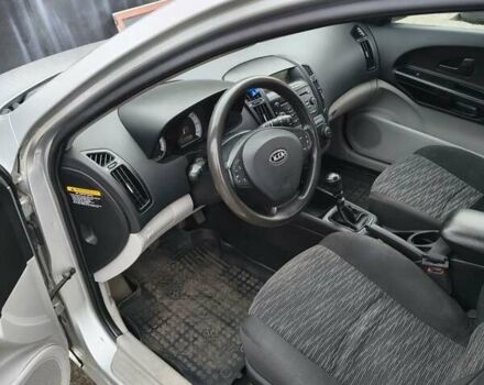Серый Киа Сид, объемом двигателя 1.4 л и пробегом 256 тыс. км за 4700 $, фото 4 на Automoto.ua