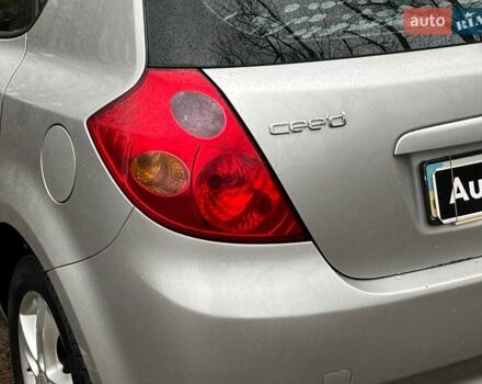 Серый Киа Сид, объемом двигателя 1.6 л и пробегом 227 тыс. км за 5590 $, фото 9 на Automoto.ua