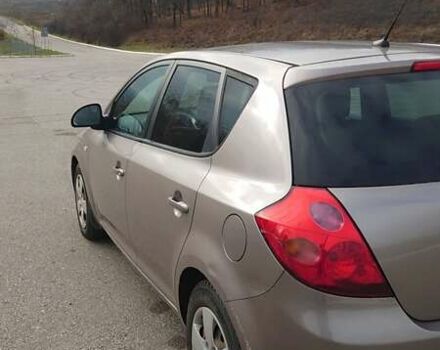 Серый Киа Сид, объемом двигателя 1.59 л и пробегом 279 тыс. км за 4650 $, фото 5 на Automoto.ua