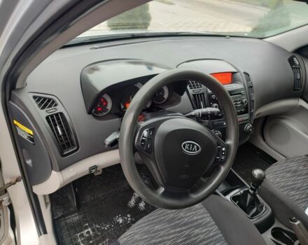 Серый Киа Сид, объемом двигателя 1.6 л и пробегом 265 тыс. км за 4900 $, фото 6 на Automoto.ua