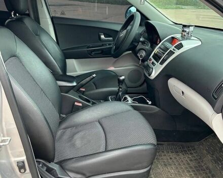 Серый Киа Сид, объемом двигателя 2 л и пробегом 220 тыс. км за 5500 $, фото 2 на Automoto.ua
