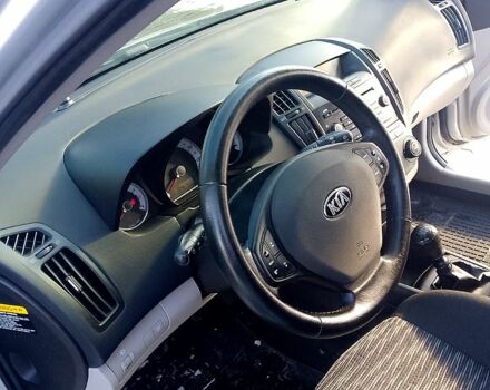 Серый Киа Сид, объемом двигателя 1.4 л и пробегом 200 тыс. км за 4650 $, фото 5 на Automoto.ua