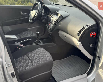 Серый Киа Сид, объемом двигателя 1.6 л и пробегом 216 тыс. км за 4800 $, фото 19 на Automoto.ua