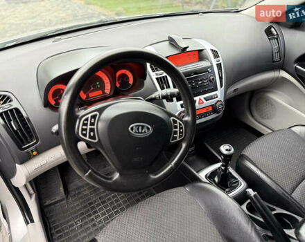 Серый Киа Сид, объемом двигателя 2 л и пробегом 191 тыс. км за 5700 $, фото 26 на Automoto.ua