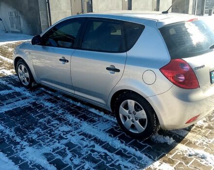 Серый Киа Сид, объемом двигателя 1.4 л и пробегом 200 тыс. км за 4650 $, фото 4 на Automoto.ua