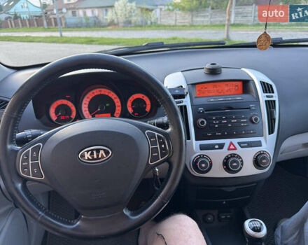 Серый Киа Сид, объемом двигателя 1.4 л и пробегом 228 тыс. км за 4850 $, фото 2 на Automoto.ua