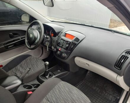 Серый Киа Сид, объемом двигателя 1.6 л и пробегом 265 тыс. км за 4900 $, фото 2 на Automoto.ua