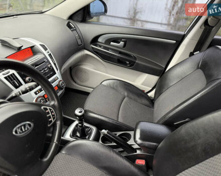 Серый Киа Сид, объемом двигателя 2 л и пробегом 191 тыс. км за 5700 $, фото 27 на Automoto.ua