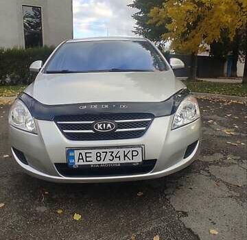 Киа Сид 2008 в Соленом на Automoto.ua Серый Киа Сид, объемом двигателя 1.6 л и пробегом 283 тыс. км за 5800 $, фото 5 на Automoto.ua