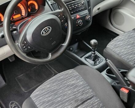 Серый Киа Сид, объемом двигателя 1.6 л и пробегом 201 тыс. км за 5300 $, фото 5 на Automoto.ua