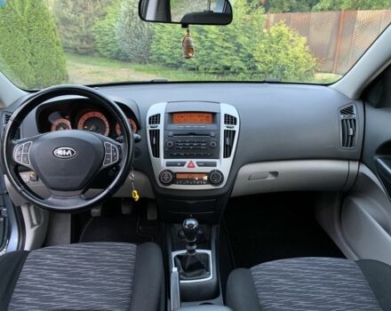Серый Киа Сид, объемом двигателя 1.4 л и пробегом 212 тыс. км за 5700 $, фото 6 на Automoto.ua