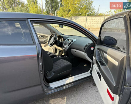 Сірий Кіа Сід, об'ємом двигуна 1.4 л та пробігом 220 тис. км за 6000 $, фото 5 на Automoto.ua
