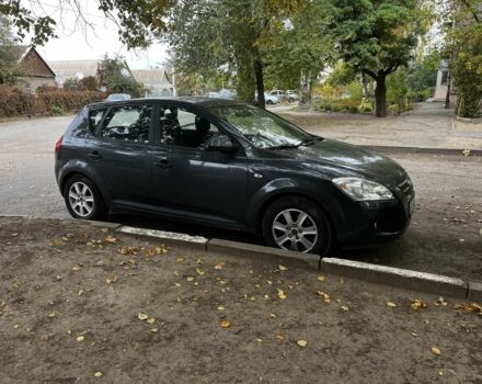 Серый Киа Сид, объемом двигателя 1.6 л и пробегом 250 тыс. км за 3900 $, фото 2 на Automoto.ua
