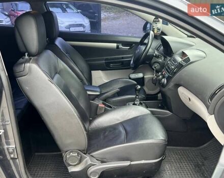 Серый Киа Сид, объемом двигателя 1.4 л и пробегом 247 тыс. км за 4490 $, фото 9 на Automoto.ua