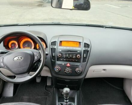 Серый Киа Сид, объемом двигателя 1.6 л и пробегом 201 тыс. км за 5300 $, фото 4 на Automoto.ua