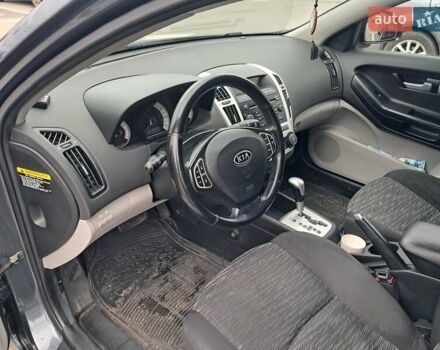 Серый Киа Сид, объемом двигателя 1.59 л и пробегом 204 тыс. км за 6300 $, фото 13 на Automoto.ua