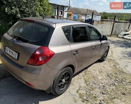 Серый Киа Сид, объемом двигателя 1.6 л и пробегом 280 тыс. км за 6000 $, фото 3 на Automoto.ua