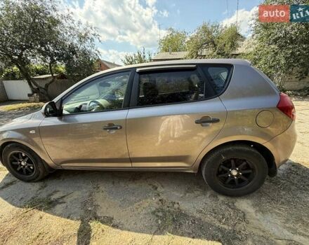 Серый Киа Сид, объемом двигателя 1.6 л и пробегом 280 тыс. км за 6000 $, фото 4 на Automoto.ua