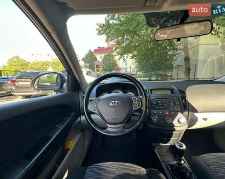 Серый Киа Сид, объемом двигателя 1.4 л и пробегом 179 тыс. км за 5200 $, фото 13 на Automoto.ua