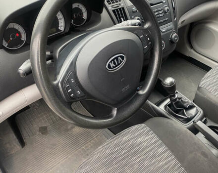Сірий Кіа Сід, об'ємом двигуна 1.4 л та пробігом 273 тис. км за 4250 $, фото 10 на Automoto.ua
