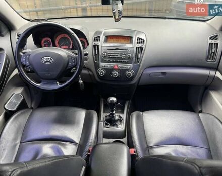 Серый Киа Сид, объемом двигателя 1.4 л и пробегом 247 тыс. км за 4990 $, фото 11 на Automoto.ua