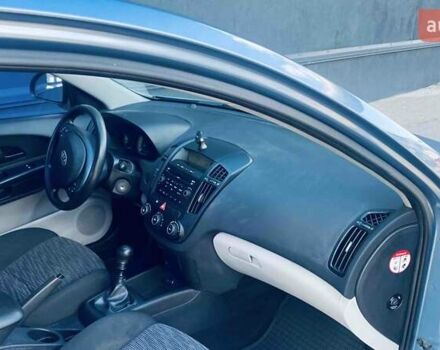 Серый Киа Сид, объемом двигателя 1.58 л и пробегом 250 тыс. км за 5500 $, фото 18 на Automoto.ua