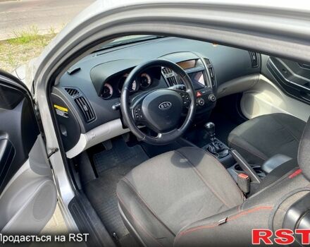 Серый Киа Сид, объемом двигателя 1.4 л и пробегом 204 тыс. км за 4800 $, фото 5 на Automoto.ua