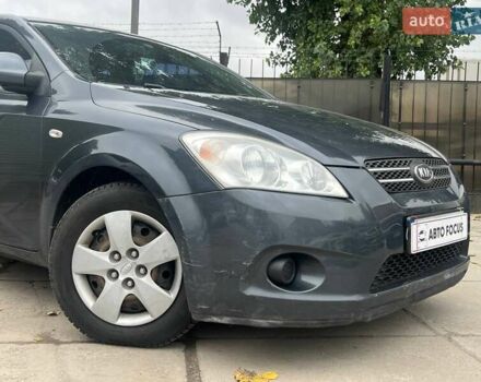 Серый Киа Сид, объемом двигателя 1.4 л и пробегом 247 тыс. км за 4490 $, фото 3 на Automoto.ua
