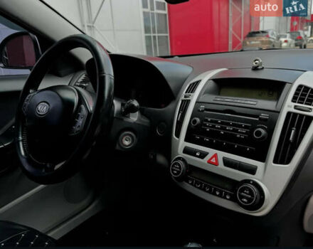 Серый Киа Сид, объемом двигателя 1.59 л и пробегом 201 тыс. км за 5100 $, фото 5 на Automoto.ua