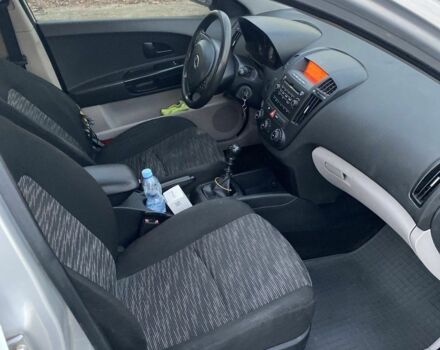 Серый Киа Сид, объемом двигателя 1.4 л и пробегом 225 тыс. км за 2999 $, фото 6 на Automoto.ua