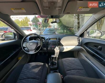 Серый Киа Сид, объемом двигателя 1.4 л и пробегом 179 тыс. км за 5200 $, фото 4 на Automoto.ua