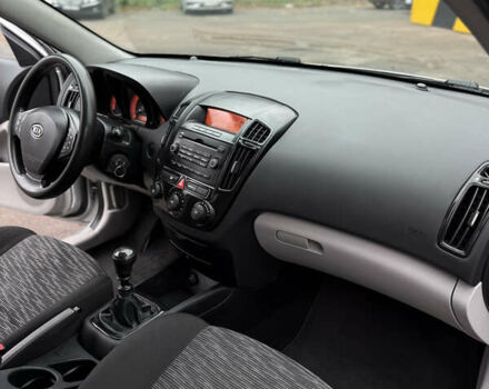 Серый Киа Сид, объемом двигателя 1.4 л и пробегом 274 тыс. км за 3600 $, фото 8 на Automoto.ua