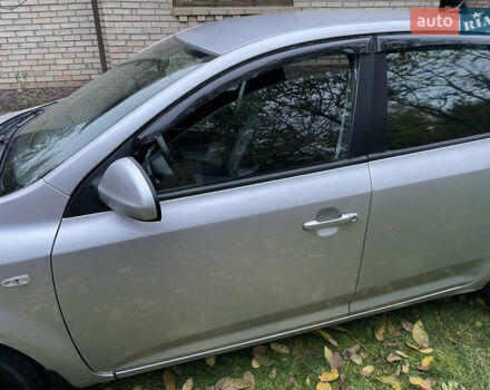 Серый Киа Сид, объемом двигателя 1.4 л и пробегом 273 тыс. км за 4800 $, фото 4 на Automoto.ua