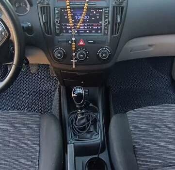 Серый Киа Сид, объемом двигателя 1.4 л и пробегом 20 тыс. км за 4600 $, фото 13 на Automoto.ua