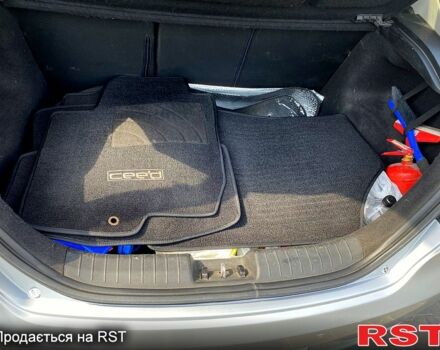 Серый Киа Сид, объемом двигателя 1.4 л и пробегом 204 тыс. км за 4800 $, фото 7 на Automoto.ua