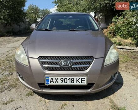 Серый Киа Сид, объемом двигателя 1.6 л и пробегом 280 тыс. км за 6000 $, фото 1 на Automoto.ua