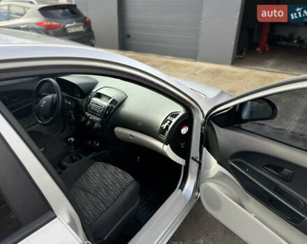 Сірий Кіа Сід, об'ємом двигуна 1.4 л та пробігом 356 тис. км за 4299 $, фото 11 на Automoto.ua