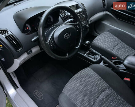 Серый Киа Сид, объемом двигателя 1.4 л и пробегом 273 тыс. км за 4800 $, фото 7 на Automoto.ua