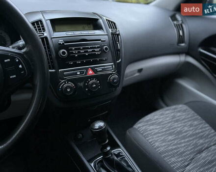Серый Киа Сид, объемом двигателя 1.4 л и пробегом 273 тыс. км за 4800 $, фото 9 на Automoto.ua