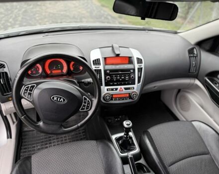 Серый Киа Сид, объемом двигателя 2 л и пробегом 191 тыс. км за 5700 $, фото 1 на Automoto.ua