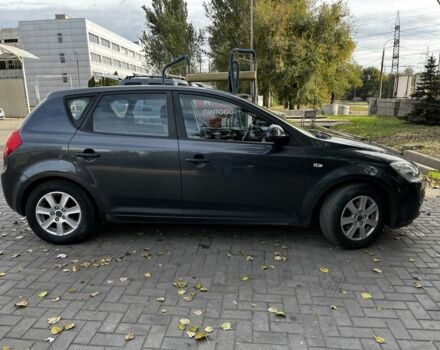 Серый Киа Сид, объемом двигателя 1.6 л и пробегом 250 тыс. км за 3900 $, фото 1 на Automoto.ua