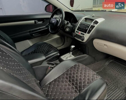 Серый Киа Сид, объемом двигателя 1.59 л и пробегом 201 тыс. км за 5100 $, фото 4 на Automoto.ua