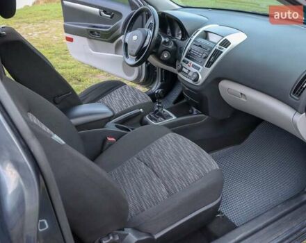 Серый Киа Сид, объемом двигателя 1.59 л и пробегом 211 тыс. км за 7000 $, фото 20 на Automoto.ua