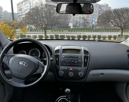 Серый Киа Сид, объемом двигателя 1.6 л и пробегом 237 тыс. км за 4700 $, фото 5 на Automoto.ua