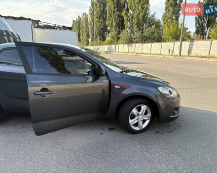 Сірий Кіа Сід, об'ємом двигуна 1.4 л та пробігом 220 тис. км за 6000 $, фото 1 на Automoto.ua