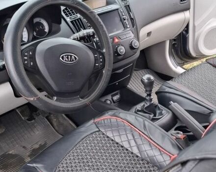 Серый Киа Сид, объемом двигателя 1.4 л и пробегом 230 тыс. км за 4800 $, фото 5 на Automoto.ua
