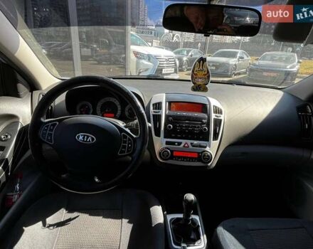 Серый Киа Сид, объемом двигателя 1.6 л и пробегом 215 тыс. км за 4990 $, фото 19 на Automoto.ua