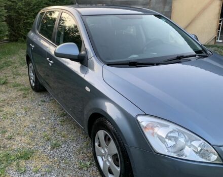 Серый Киа Сид, объемом двигателя 1.4 л и пробегом 212 тыс. км за 5700 $, фото 2 на Automoto.ua