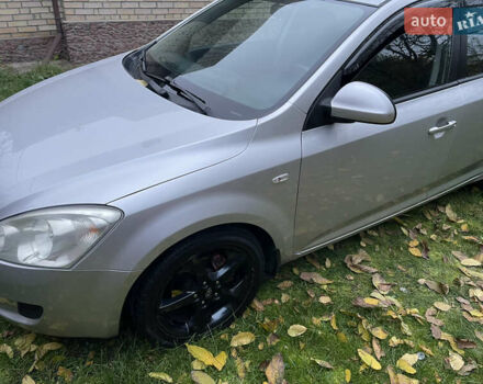 Серый Киа Сид, объемом двигателя 1.4 л и пробегом 273 тыс. км за 4800 $, фото 2 на Automoto.ua